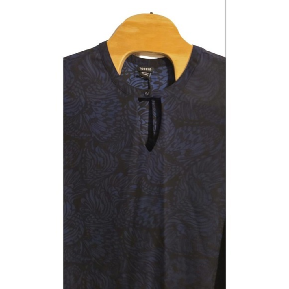 Torrid Top Size XL RN148862 Black & Blue Flowing